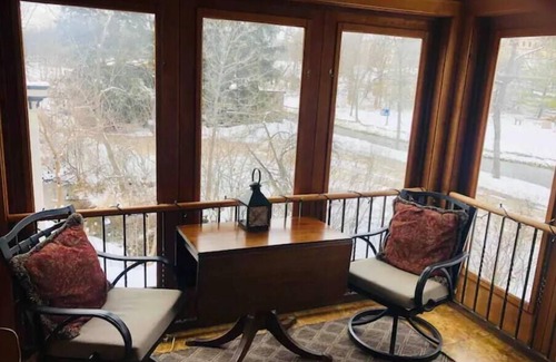 Delafield Apartment | DElafield Rivers Gateway Luxurious Condo