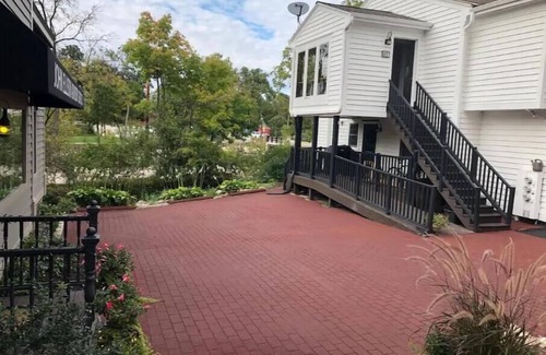 Delafield Apartment | DElafield Rivers Gateway Luxurious Condo