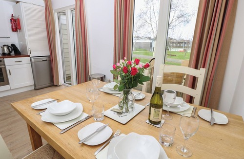 Freshwater Cottage | DELAWARE M2, family friendly, country holiday cottage in Yarmouth