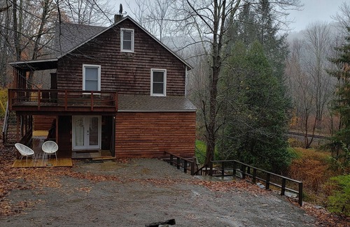 Long Eddy House | Delaware River cottage with private beach