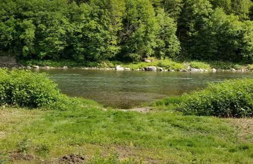 Long Eddy House | Delaware River cottage with private beach