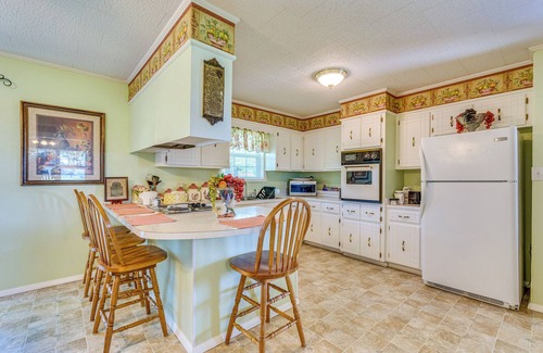 Centerville House | Delaware Vacation Rental: Walk to Lake Dardanelle!