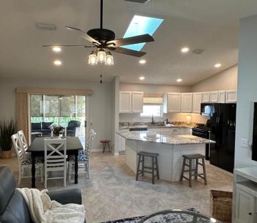Springdale House | Delia Place Florida Oasis With Private Lanai