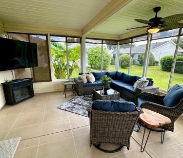 Springdale House | Delia Place Florida Oasis With Private Lanai