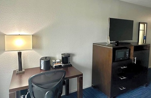Old Towne Hotel | Delight in Comfort Near Attractions: Room w/Continental Breakfast