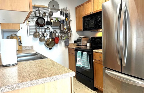 Coquina Key Condo | Delight in St Pete - Waterfront Condo with Pool