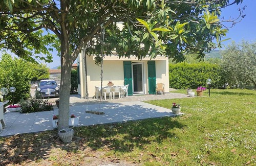Santo Stefano di Magra House | Delightful detached cottage with garden between Versilia and Cinque Terre