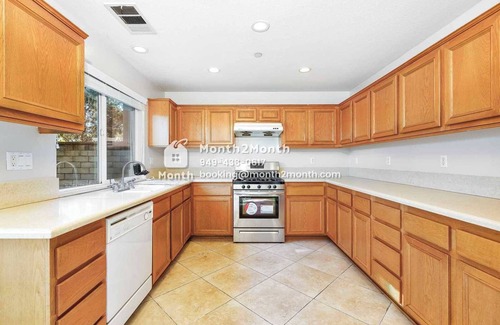 Fontana House | Delight on Jamestown Circle #41327