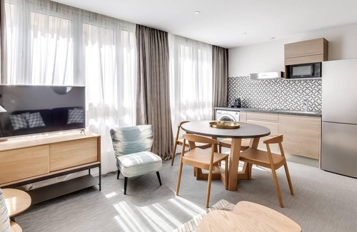 Vanves Apartment | Delight Porte de Versailles