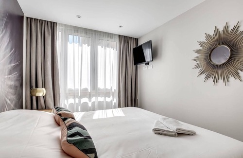 Vanves Apartment | Delight Porte de Versailles