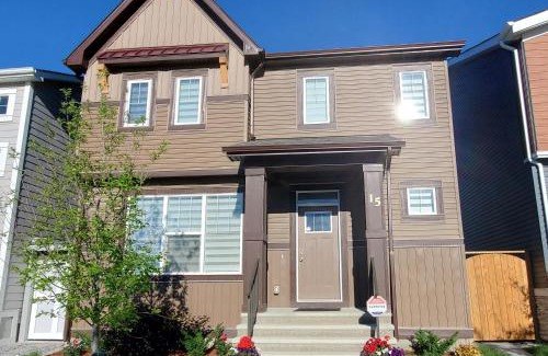 Northwest Calgary House | Delightful 1-bedroom Private Suite in a New Home