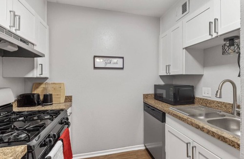 Fort Worth Apartment | Delightful 1BD: TCU Walkable, Charming & Joyous!