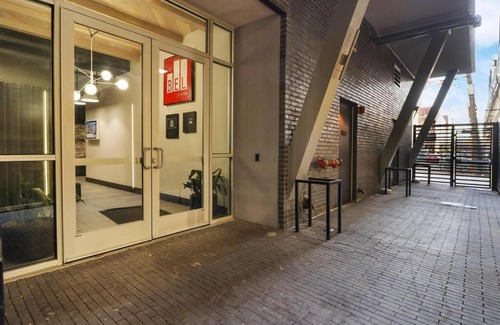 Lakeview Apartment | Delightful 1BR & 1BA Apartment in Belmont - Belmont 202