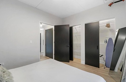 Lakeview Apartment | Delightful 1BR & 1BA Apartment in Belmont - Belmont 202