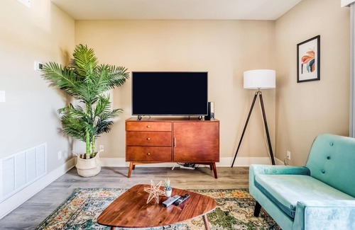 East San Mateo Apartment | Delightful 1BR in San Mateo, Gym + Pool