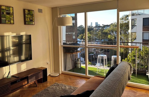 McMahons Point Apartment | Delightful 1BR Sydney City Escape