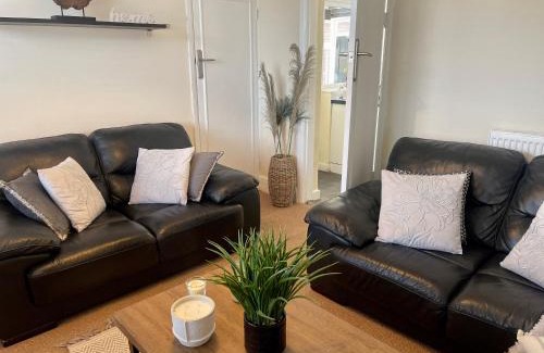 Cannock House | Delightful 2 bed detached home with secure parking