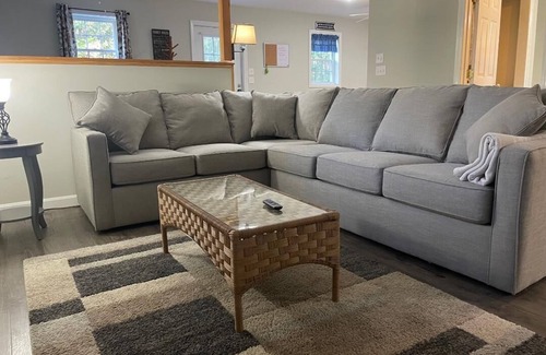 Eastbrook House | Delightful 2-bedroom house with AC in Eastbrook