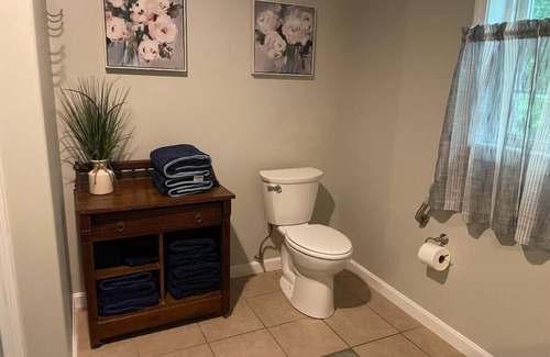 Eastbrook House | Delightful 2-bedroom house with AC in Eastbrook
