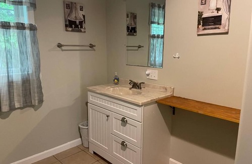 Eastbrook House | Delightful 2-bedroom house with AC in Eastbrook