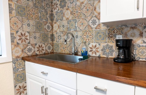 United Central Apartment | Delightful 2BR Apt Near Downtown