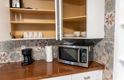United Central Apartment | Delightful 2BR Apt Near Downtown