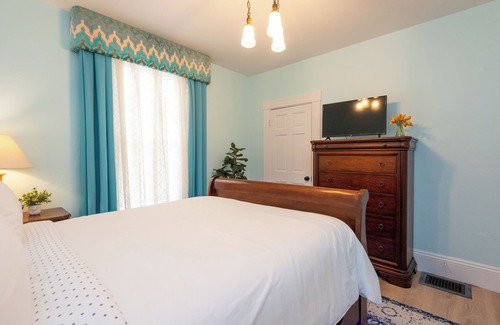 Beverly Apartment | Delightful 3-Bed 1st Floor