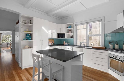 Coogee Apartment | Delightful 3-bedroom apartment in Coogee, barefoot walk to sand.