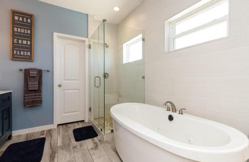Leeward Sands House | Delightful 3 Bedroom - Pets Monthly Rates