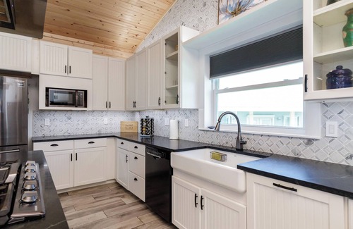 Leeward Sands House | Delightful 3 Bedroom Pets