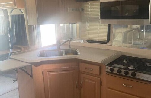 Victorville House | Delightful 4 guest RV enjoy nature in Apple Valley