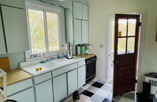Roscoe House | Delightful 5-bedroom house with WiFi, WBFP, acres of woods and fields in Roscoe