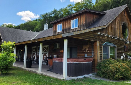 Fishs Eddy House | Delightful 5-bedroom house with AC and WiFi in charming Fishs Eddy