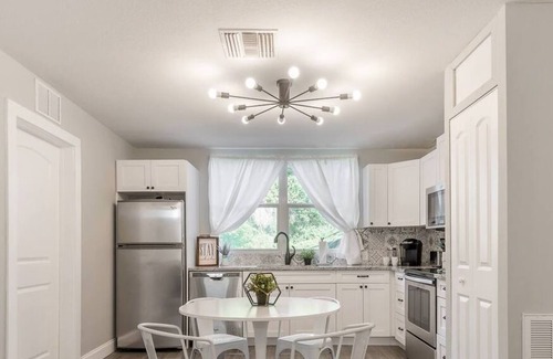 East Ybor House | Delightful and Quaint 3BR/2BA Ybor Bungalow