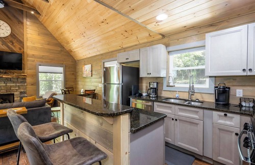 Beech Mountain Cabin | Delightful Cabin near Ski Slopes