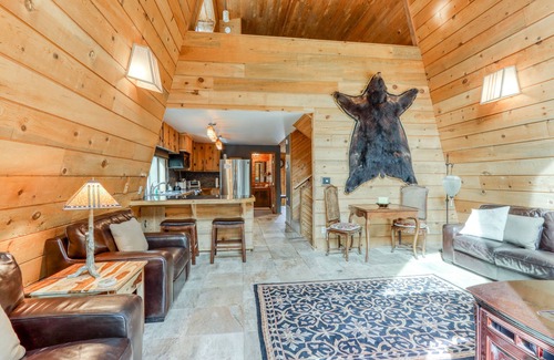 Sisters House | Delightful cabin with lofted layout, hot tub, modern kitchen, WiFi & shared pool