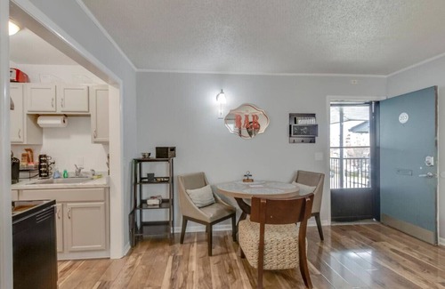 Melrose Condo | Delightful Charmer - Pool Access