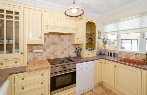 St. Martin House | Delightful cottage only a mile from the sea