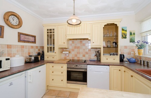 St. Martin House | Delightful cottage only a mile from the sea