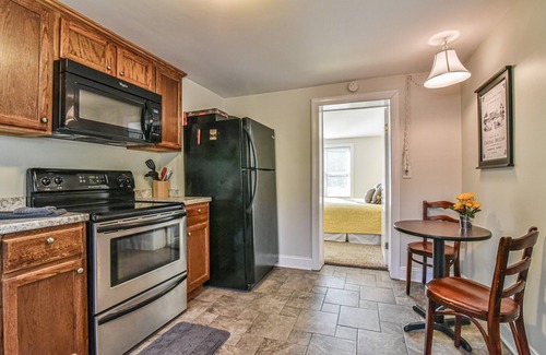 Hot Springs Cottage | Delightful Cottage - large HOT TUB/SPA
