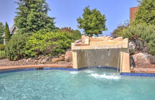 Millersburg Cottage | Delightful Cottage With Seasonal Pool/Hot Tub
