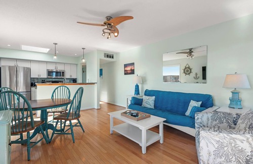 Duck Condo | Delightful Diversion: Oceanfront Condo | Shared Pool