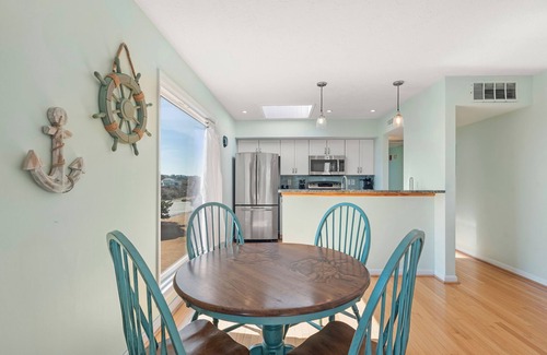 Duck Condo | Delightful Diversion: Oceanfront Condo | Shared Pool