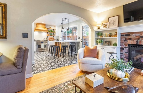 Newberg House | Delightful Downtown Retreat in the Willamette Wine Country
