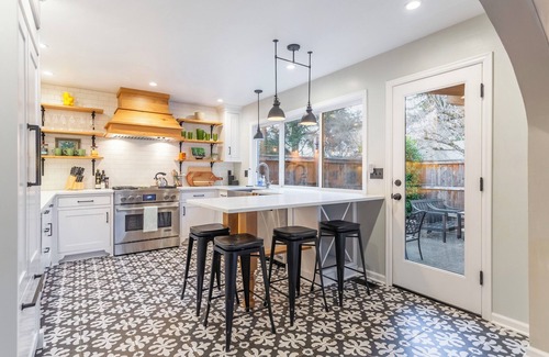 Newberg House | Delightful Downtown Retreat in the Willamette Wine Country