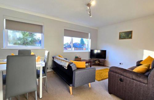Dorking Apartment | Delightful first floor two bed apartment five minutes walk from Dorking town centre