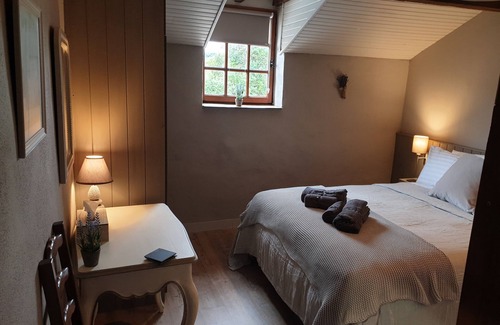 Villeneuve-de-Duras Other | Delightful stone farmhouse in vineyard with private pool and 3 en suite bedrooms