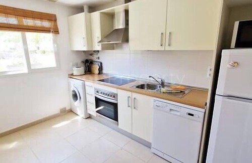 Jeronimo y Avileses y Balsicas de Arriba Apartment | Delightful Ground Floor 2 bed with access to pool, Wi-Fi, AC