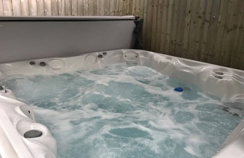 Lakeside House | Delightful Holiday Home, with a hot tub, situated at the foot of Lake Windermere
