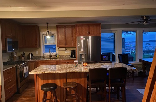 Malta House | Delightful home on the shores of Saratoga Lake